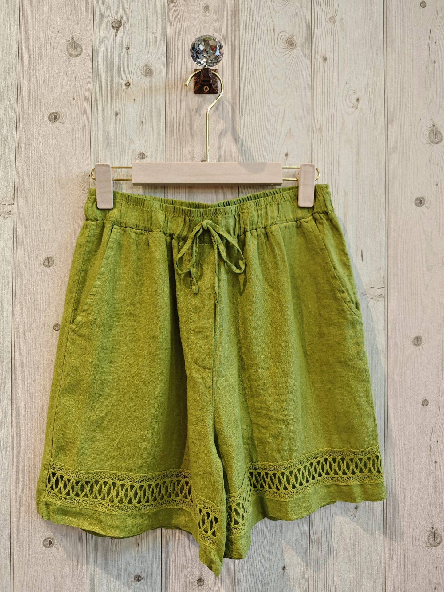 100% Linen Tie-Waist Shorts: Pistachio