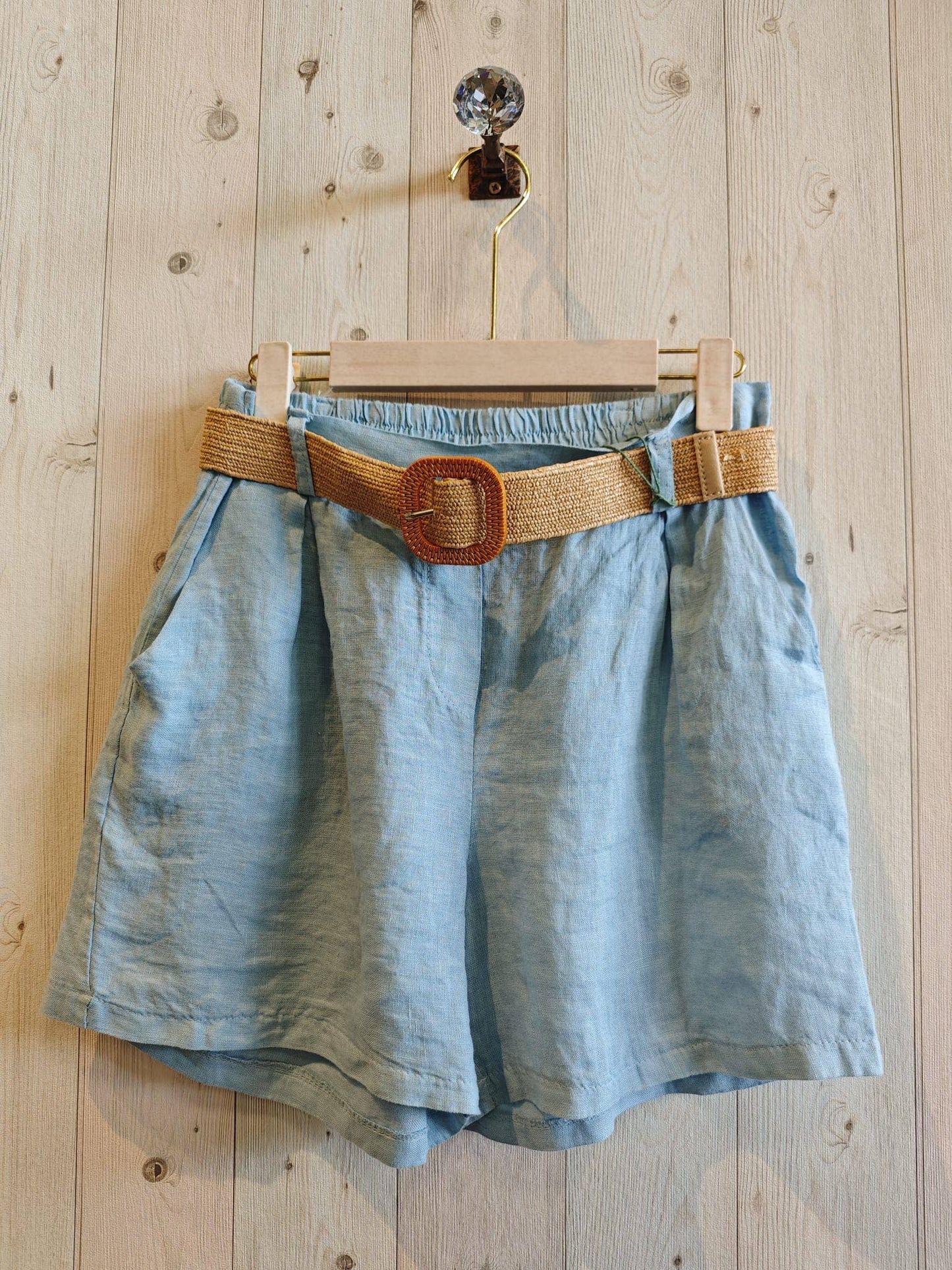 100% Linen Shorts with Woven Belt: Aster