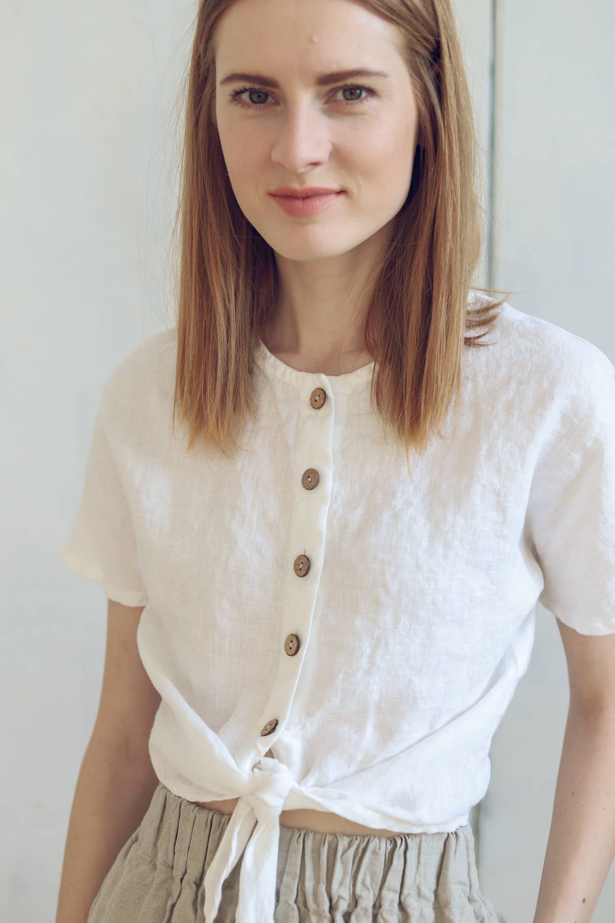 100% Linen 90s Top with Front Knot: Blanco